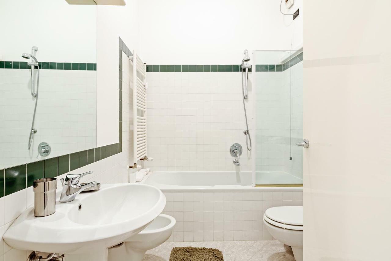 S. Maria Valle Central Roomy Flat Milano Eksteriør bilde
